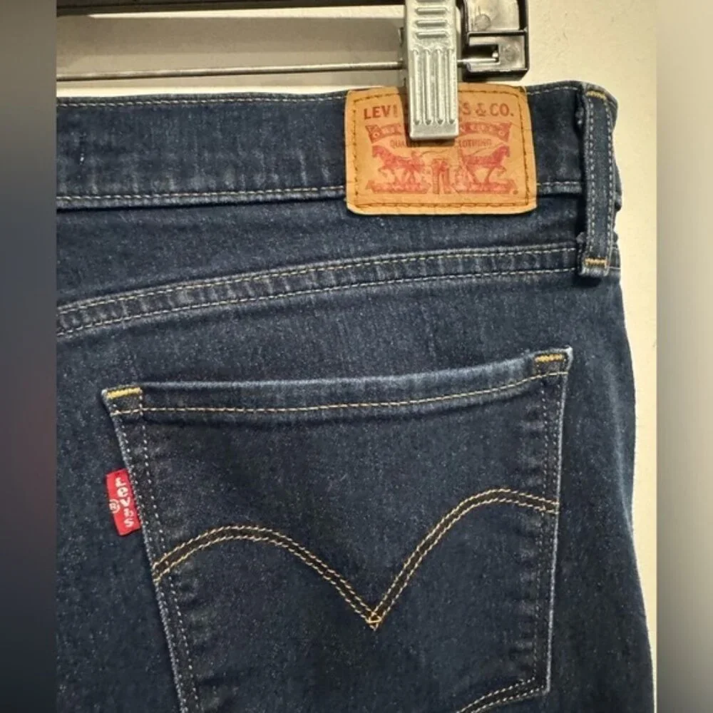Levi’s Shaping Bootcut 315 Dark wash white stitching denim jeans stretch US32 - Picture 9 of 9